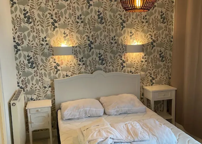 Les Iles Vue Sur Agon-Coutainville