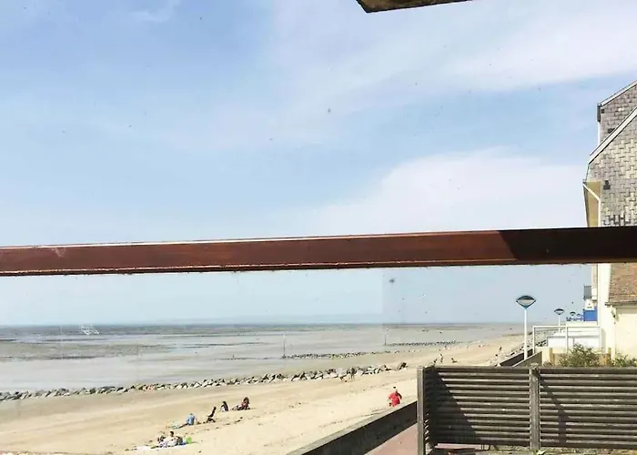 Les Iles Vue Sur Agon-Coutainville