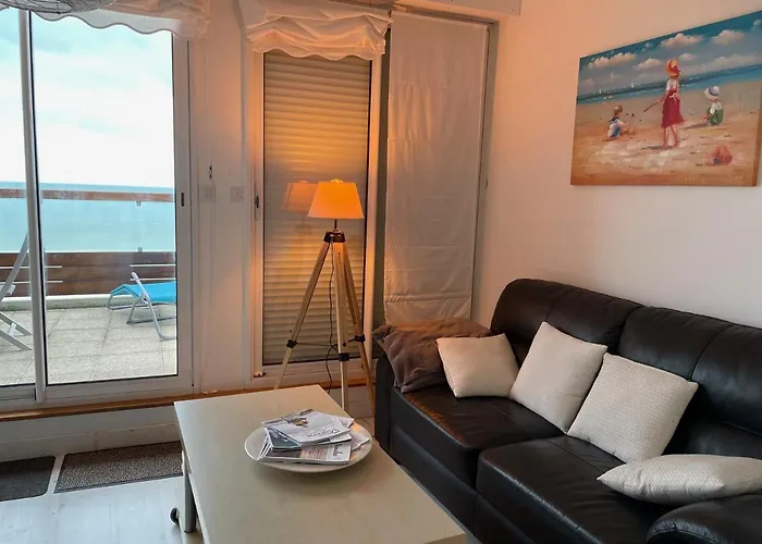 Les Iles Vue Sur Agon-Coutainville