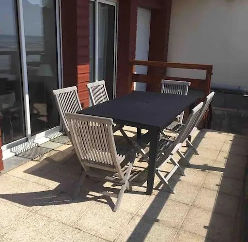 Les Iles Vue Sur Agon-Coutainville