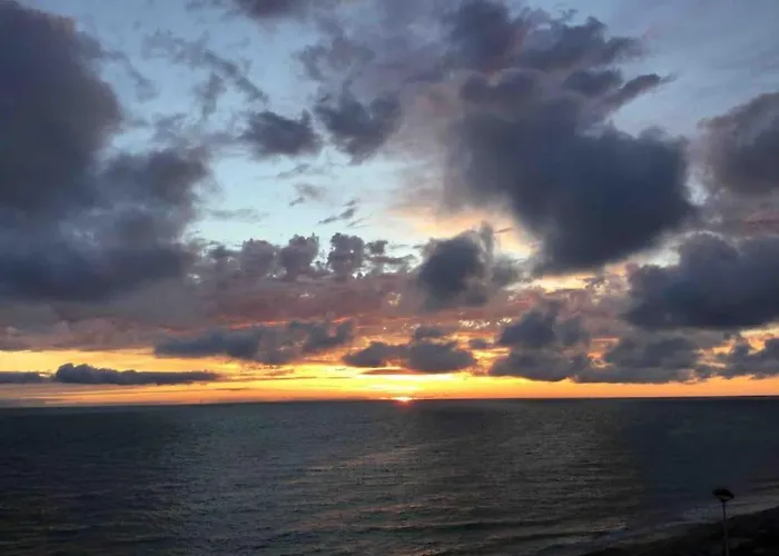 Les Iles Vue Sur Agon-Coutainville